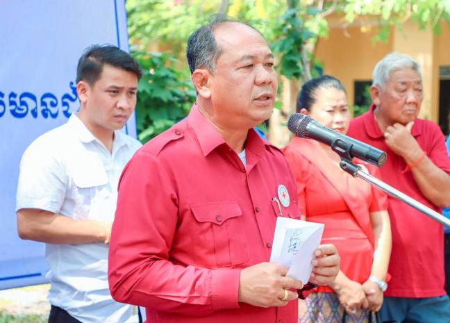 ឯកឧត្តម អ៊ុំ រាត្រី នាំយកអំណោយមនុស្សធម៌ចែកជូនប្រជាពលរដ្ឋរងគ្រោះ​ដោយខ្យល់កន្រ្តាក់​ នៅស្រុកភ្នំស្រុក​ និងស្រុកព្រះនេត្រព្រះ