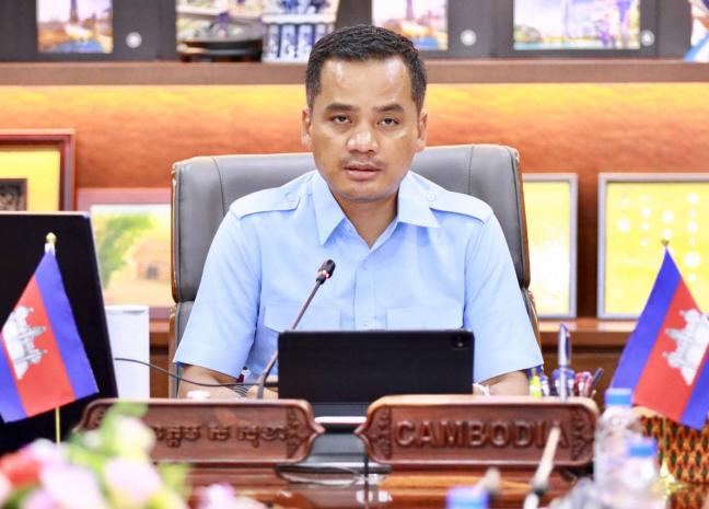 ឯកឧត្តមអភិសន្តិបណ្ឌិត ស សុខា អញ្ជើញដឹកនាំកិច្ចប្រជុំពិនិត្យតាមដានវឌ្ឍនភាពការងាររបស់គណៈកម្មការរៀបចំការប្រកួតបាល់ទាត់ពានរង្វាន់ SOCCER LEAGUE លើកទី៨
