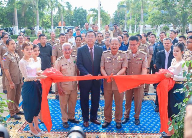ថ្នាក់ដឹកនាំខេត្តបន្ទាយមានជ័យ អញ្ជើញសម្ពោធដាក់ឱ្យប្រើប្រាស់ជាផ្លូវការនូវអគាររដ្ឋបាលក្រុងសិរីសោភ័ណថ្មី