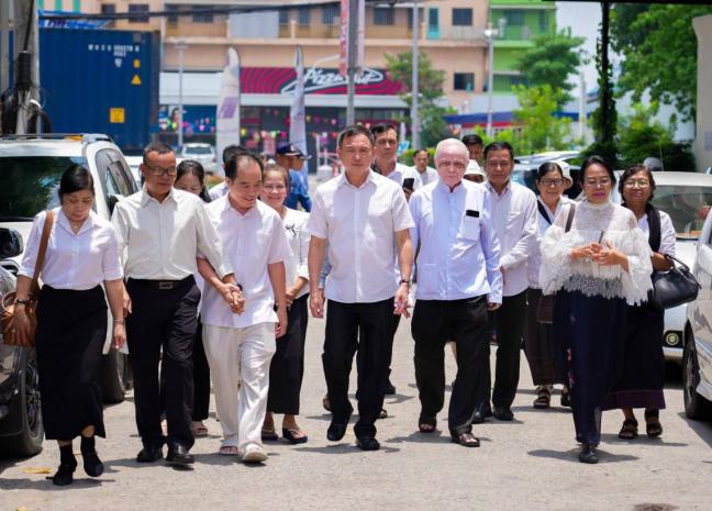 អតីតសិស្សសាលាបាក់ទូកមួយក្រុម សម្តែងការសោកស្តាយចំពោះ ការបាត់បង់ អតីតលោកគ្រូភាសាខ្មែរ ជើងចាស់០១រូប!