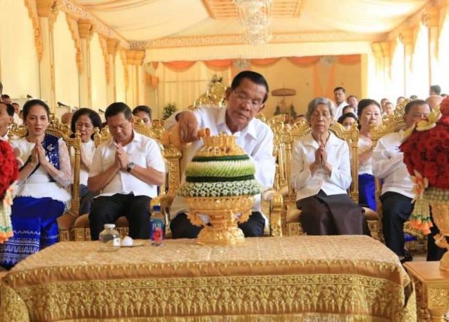 សម្តេចតេជោ ហ៊ុន សែន និងក្រុមគ្រួសារសាច់ញាតិ រៀបចំពិធីបុណ្យខួប១ឆ្នាំមរណភាព និងឆ្លងប្រាង្គព្រះចេតិយឧទ្ទិសកុល ដល់ដួងវិញ្ញាក្ខន្ធអគ្គមហាឧបាសិកាពុទ្ធសាសនូបត្ថម្ភក៍ ប៊ុន សុថា