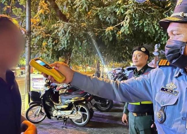 លទ្ធផលការអនុវត្តរឹត​បន្តឹងច្បាប់ចរាចរណ៍ផ្លូវគោក និងត្រួតពិនិត្យជាតិអាល់កុលនៅយប់ថ្ងៃទី០៤ ខែកុម្ភៈ ឆ្នាំ២០២៤
